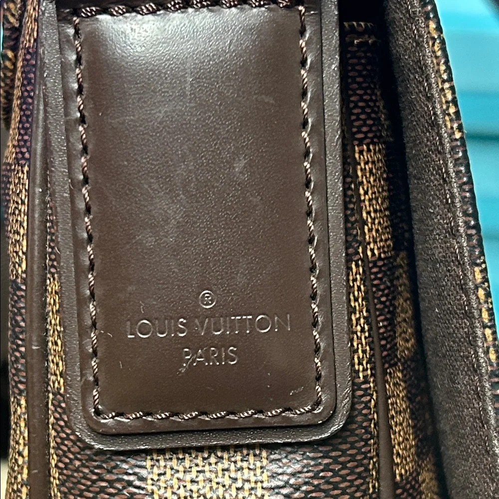 Louis Vuitton Damier Ebene District Messenger crossbody Bag